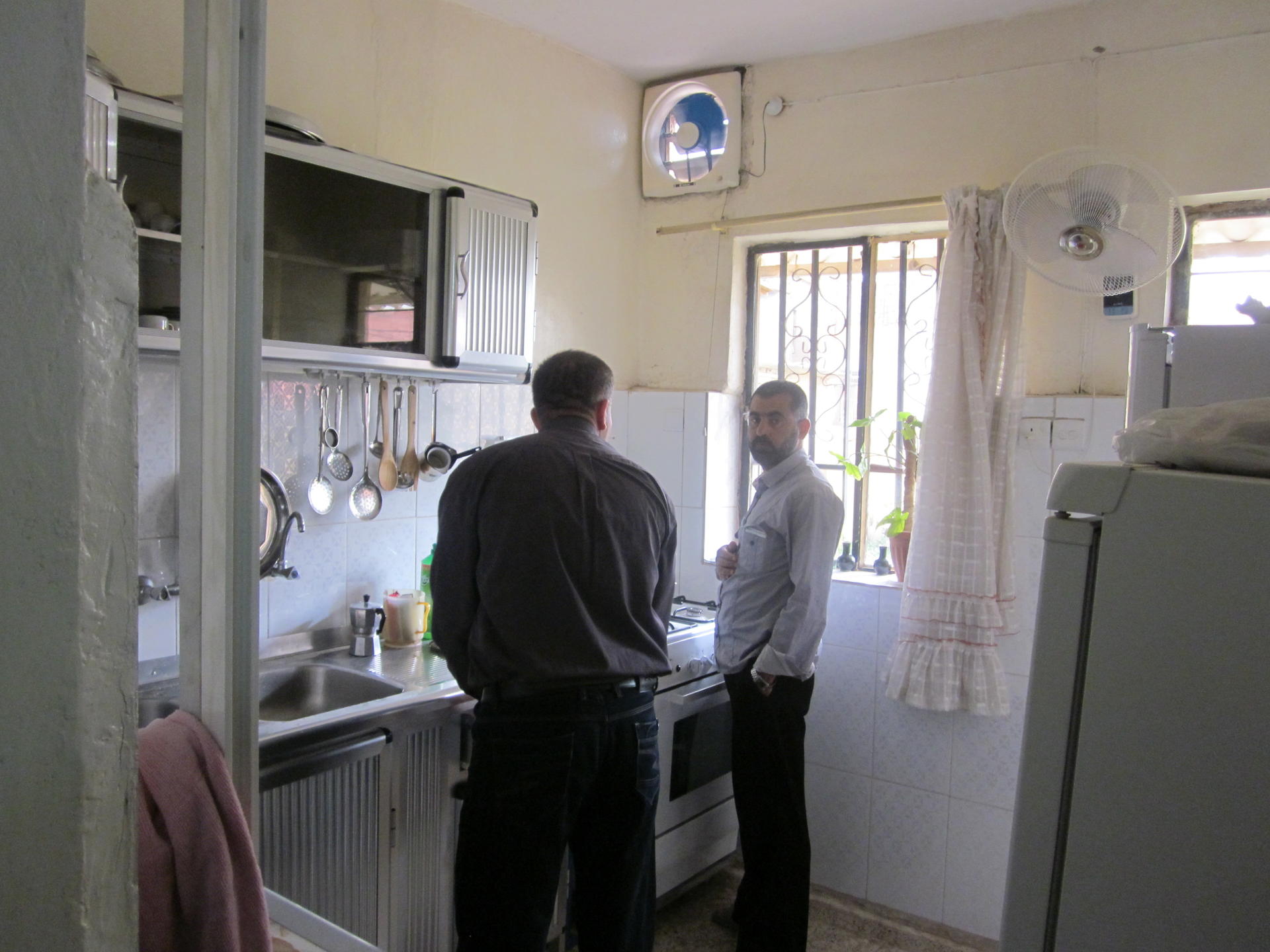 Un monaco in cucina