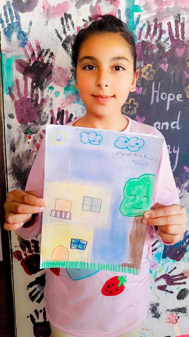 Saba Abd Al-Jawad con il suo disegno